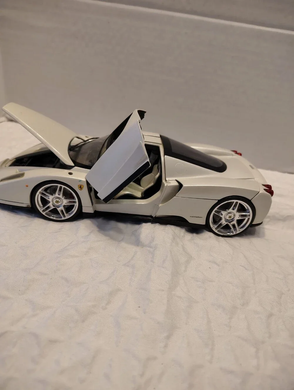 1:18 Scale Hot wheels Enzo Ferrari Diecast Model